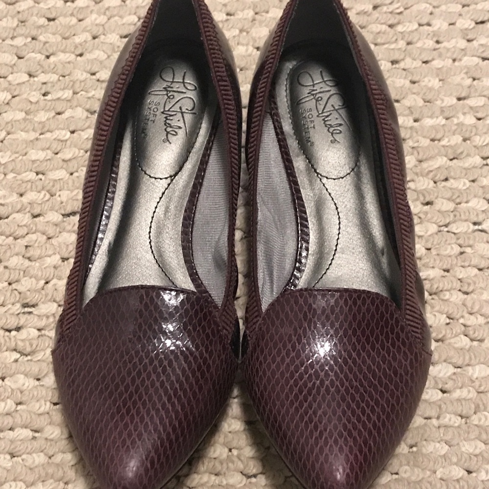 Life Stride Sz 8 Pointy Toed Flats